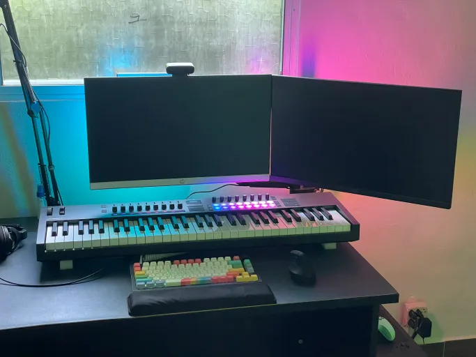 Launchkey 61 MK4 on my desk